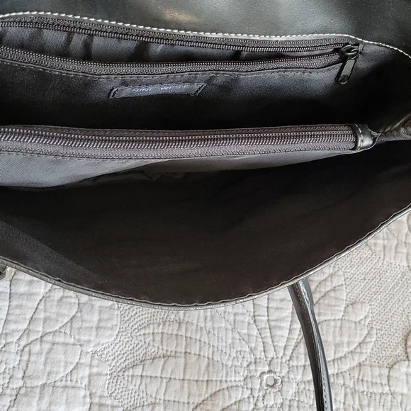 Nine West black leather look medium size purse - Picture 4 of 5